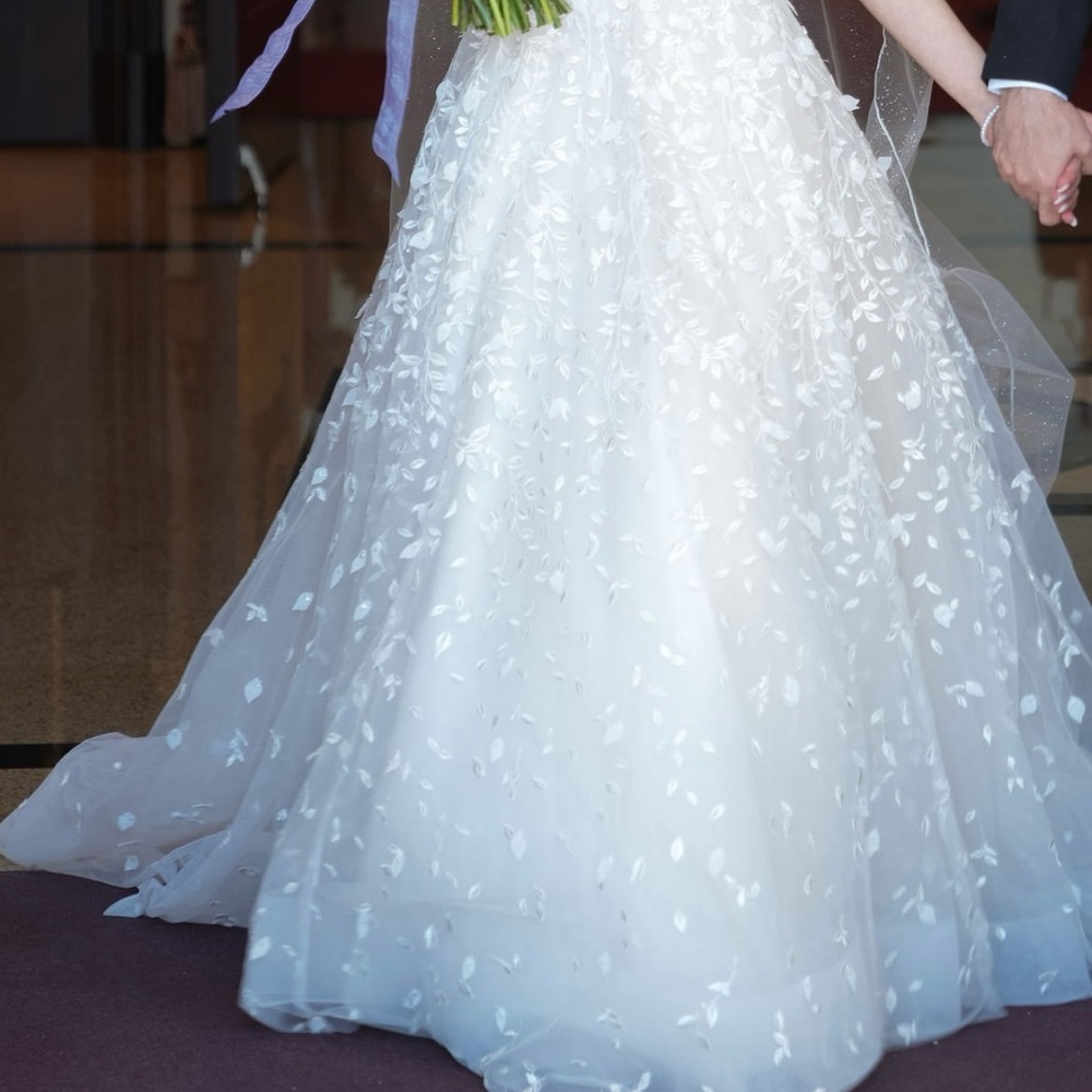 Elegant White Floral Lace Dress - Picture 3 of 5